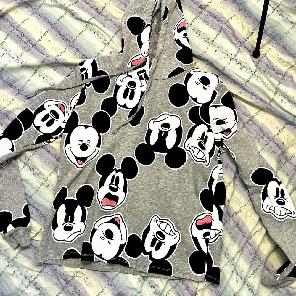 Mickey Mouse mood cropped sweatshirt.